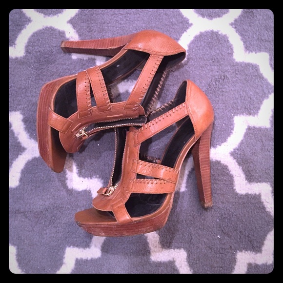 Jessica Simpson Brown leather pumps