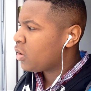 Meet your Posher, Derrick