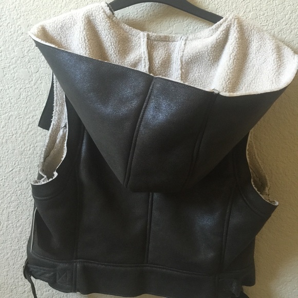 Guess Vest - Picture 2 of 2