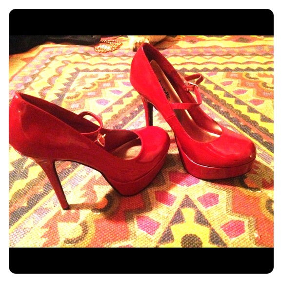 ! Sexy Red Platform Pumps