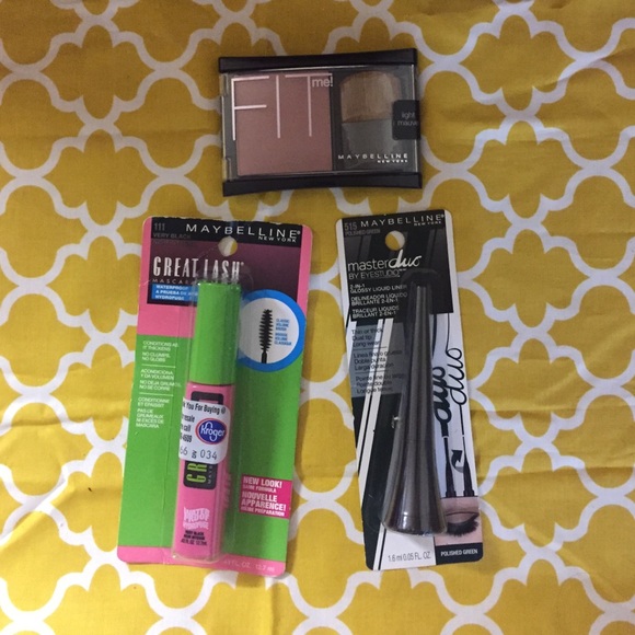 Maybelline cosmetic bundle!