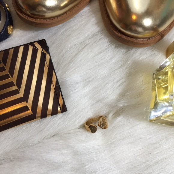 Tory Burch Double Heart Ring - Picture 3 of 4