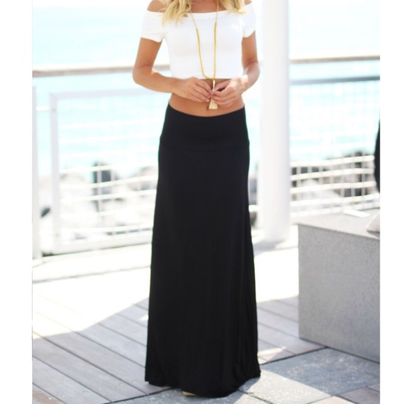 ✨LAST ONE SALE WAS $25✨Black favorite maxi skirt - Picture 2 of 3