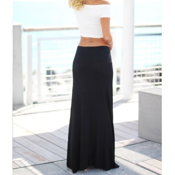 ✨LAST ONE SALE WAS $25✨Black favorite maxi skirt - Picture 3 of 3