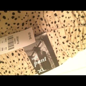 New York and Company Cloth Leopard Hammer Pant