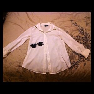 ✨White Chiffron Button Up✨