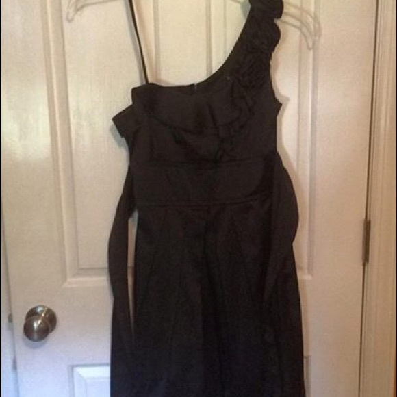 Black one shouldered formal dress - Picture 1 of 1