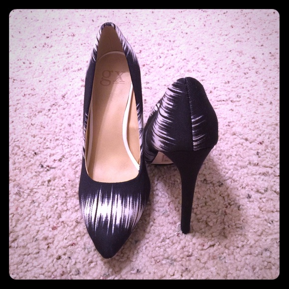 GX by Gwen Stefani b&w pointed toe heels