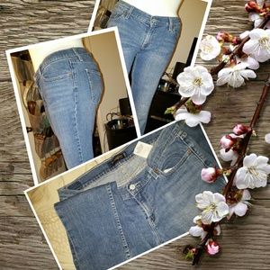 *SOLD* Comfy Skinny leg Levi low-rise jeans