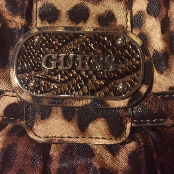 GUESS clutch 👜 - Picture 2 of 4