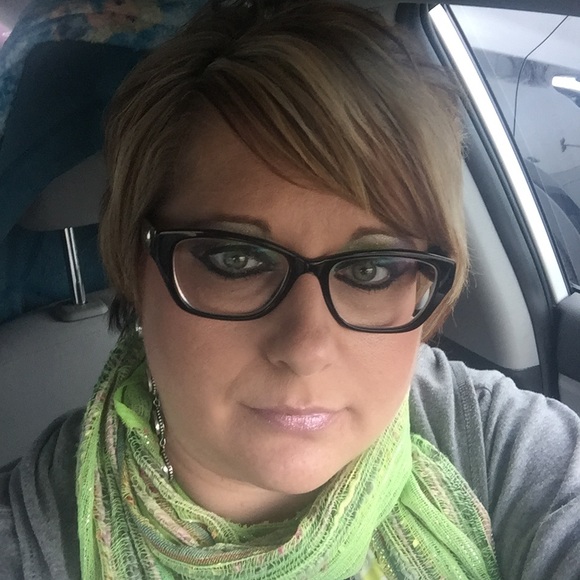 Meet your Posher, Kelly - Picture 2 of 5