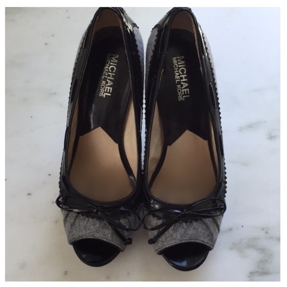 💥SALE💥Michael Kors Platform Peep Toe Pumps - Picture 1 of 4