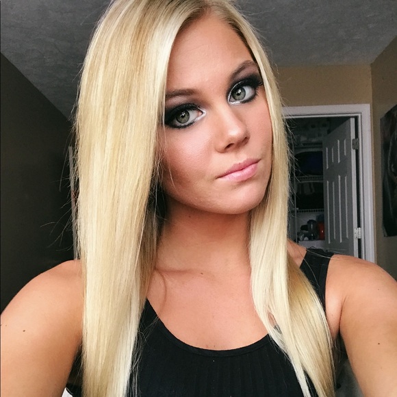 Meet your Posher, Lacey - Picture 2 of 2