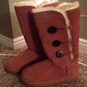 SOLD ELSEWHERE (UGG Boots. Like New!)