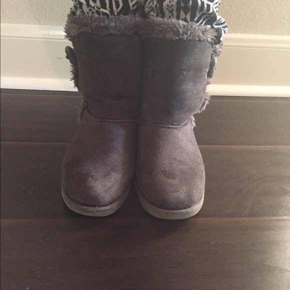 Air Walk suede & faux fur lined boots. Grey. ⭐️