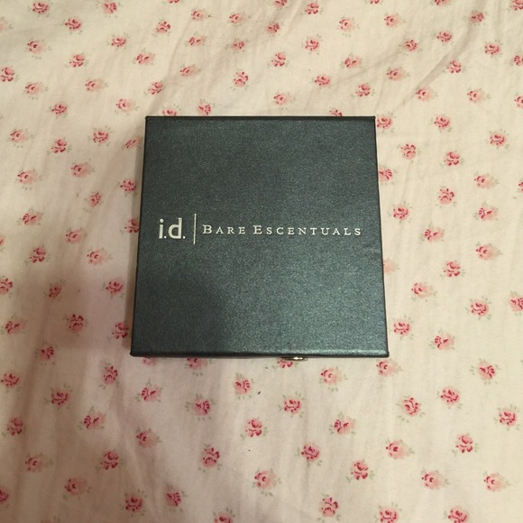 Bare essentials eyeshadow makeup