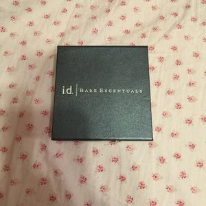 Bare essentials eyeshadow makeup