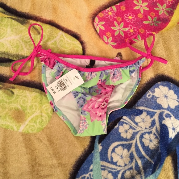 🌺☀️VIX Flora Tri Ruffle Bikini☀️🌺 - Picture 2 of 3