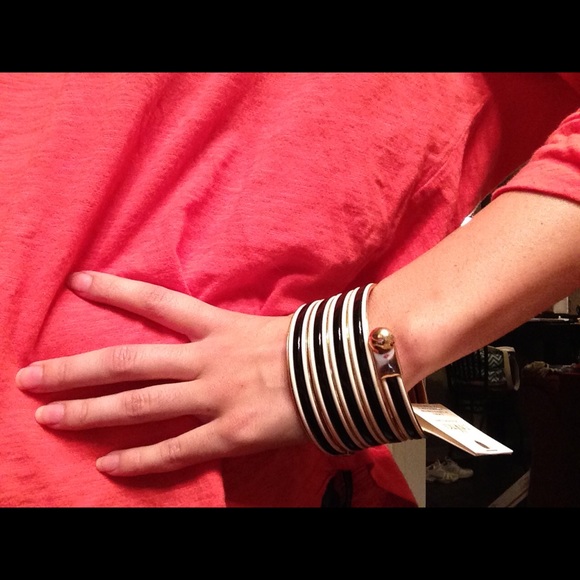 Striped Chunky Bangle - Picture 2 of 4