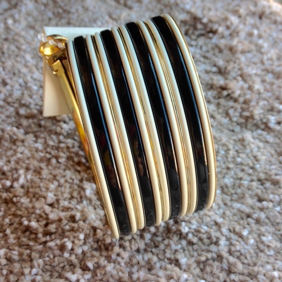 Striped Chunky Bangle - Picture 4 of 4