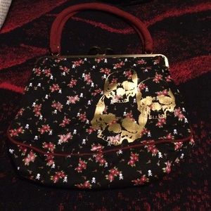 Loungefly skulls and roses clasp bag