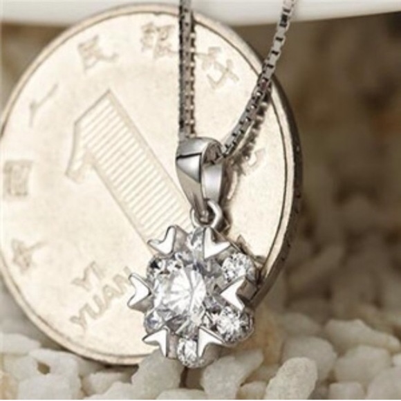 925k sterling silver cz flower pendant - Picture 3 of 3