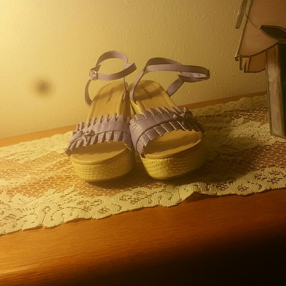 Sandals - Picture 2 of 3