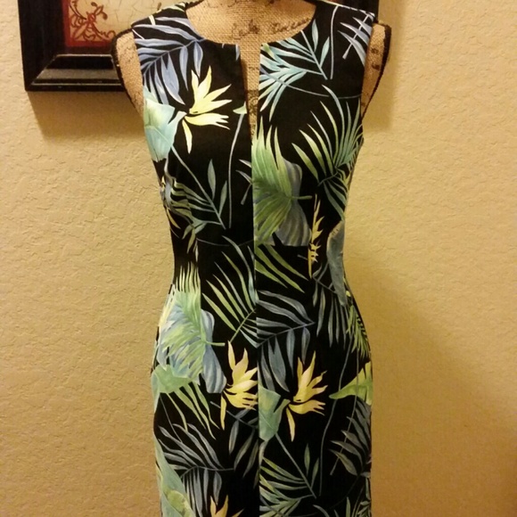 sleeveless blue green black dress