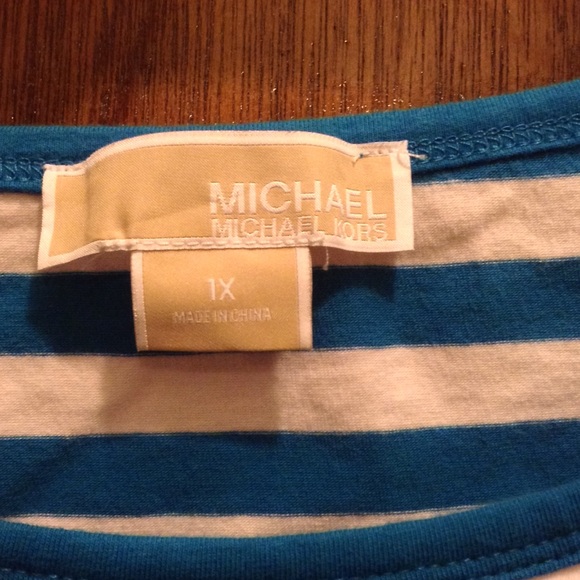 🔴SOLD N A BUNDLE SOLD🔴MICHAEL  KORS SHIRT🔴 - Picture 3 of 4