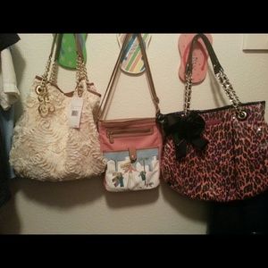 Two ends are besty johnsons purses has tags