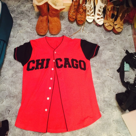 VERY CUTE CHiCAGO T-SHiRT!
