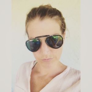 Meet your Posher, Kelly