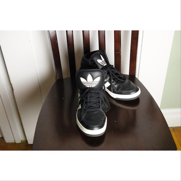 Adidas Shoes - Hi Top shoes