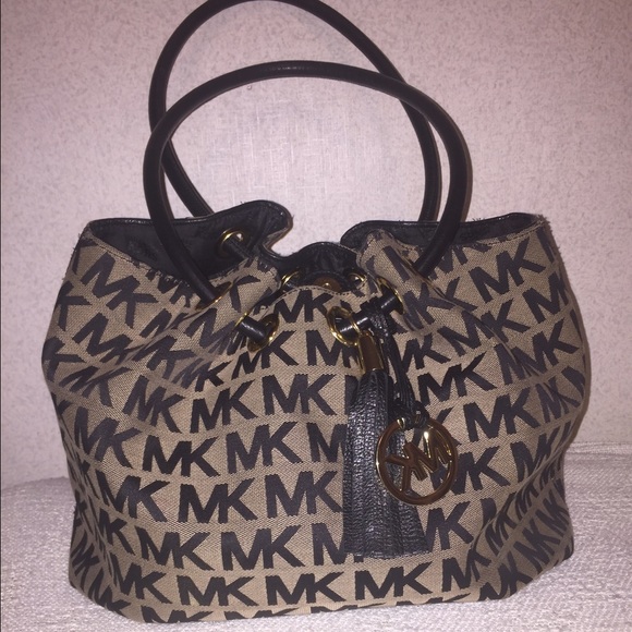 AUTHENTIC MICHAEL KORS PURSE!