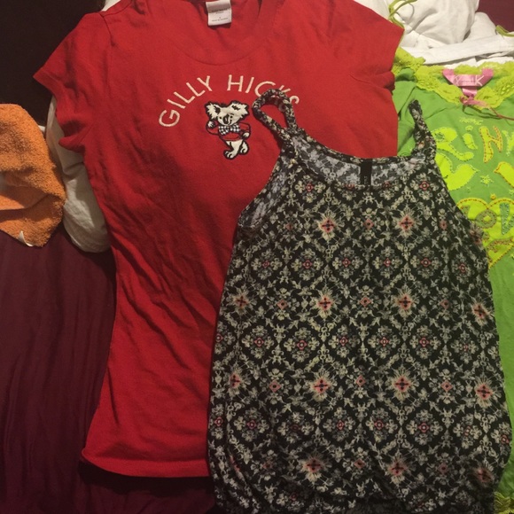 Bundle 2 tops both small
