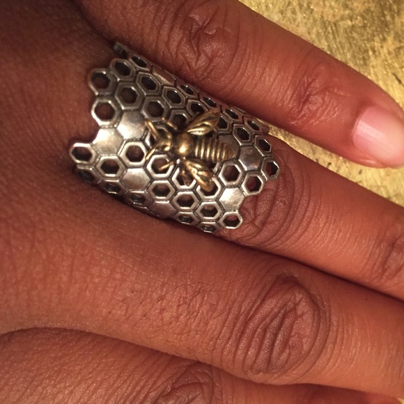 LUCKY BRAND BEE HIVE RING!
