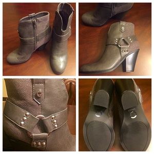 NWOB Guess studded calf boots gray Sz 7