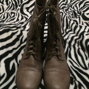 Combat boots