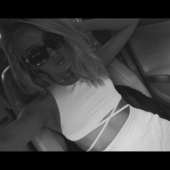 💞Meet Your Posher!💞 - Picture 2 of 4