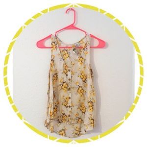 ⭐️Yellow floral top size M⭐️