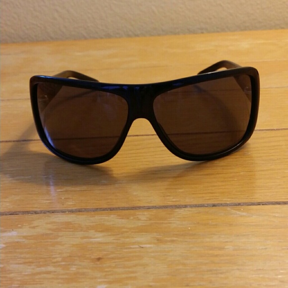 Valentino sunglasses made in Italy.