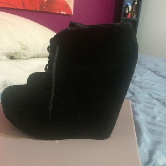 Womens Black Suede Booties Sz 7.5