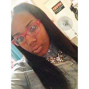 Meet your Posher, Makele