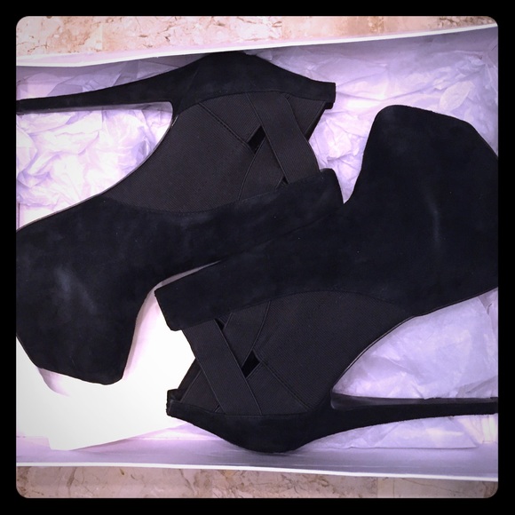 👠Steve Madden👠 Voltagee (Black Suede)