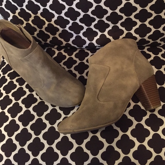 💋Chinese Laundry Grey Suede Booties💋