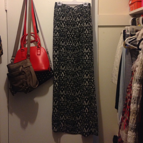 Patterned maxi skirt - Picture 2 of 4