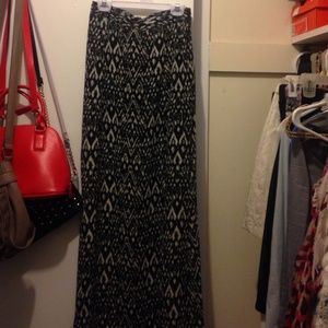 Patterned maxi skirt