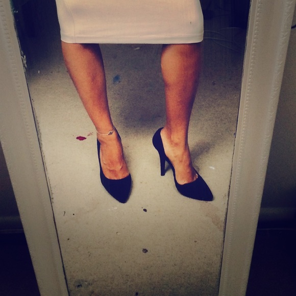 Black point toe heels