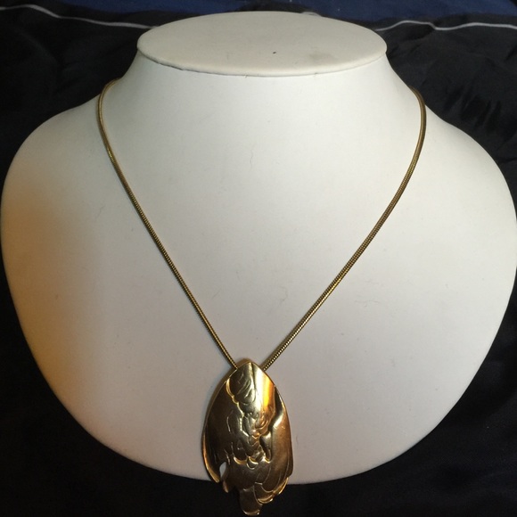 Rare Vintage Trifari Kunio Mastumoto Pendant neck.