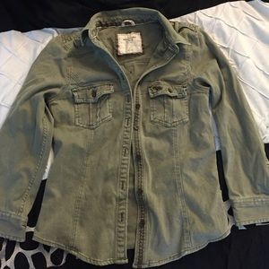 Army green quarter sleeve jacket